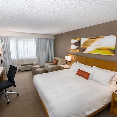 Delta Hotels By Marriott יוטיקה מראה חיצוני תמונה