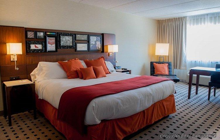 Delta Hotels By Marriott יוטיקה מראה חיצוני תמונה
