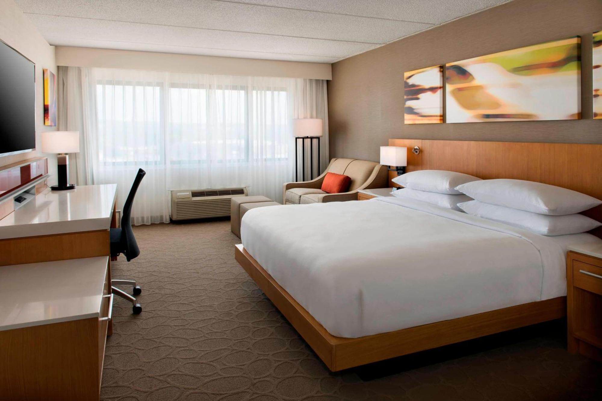 Delta Hotels By Marriott יוטיקה מראה חיצוני תמונה