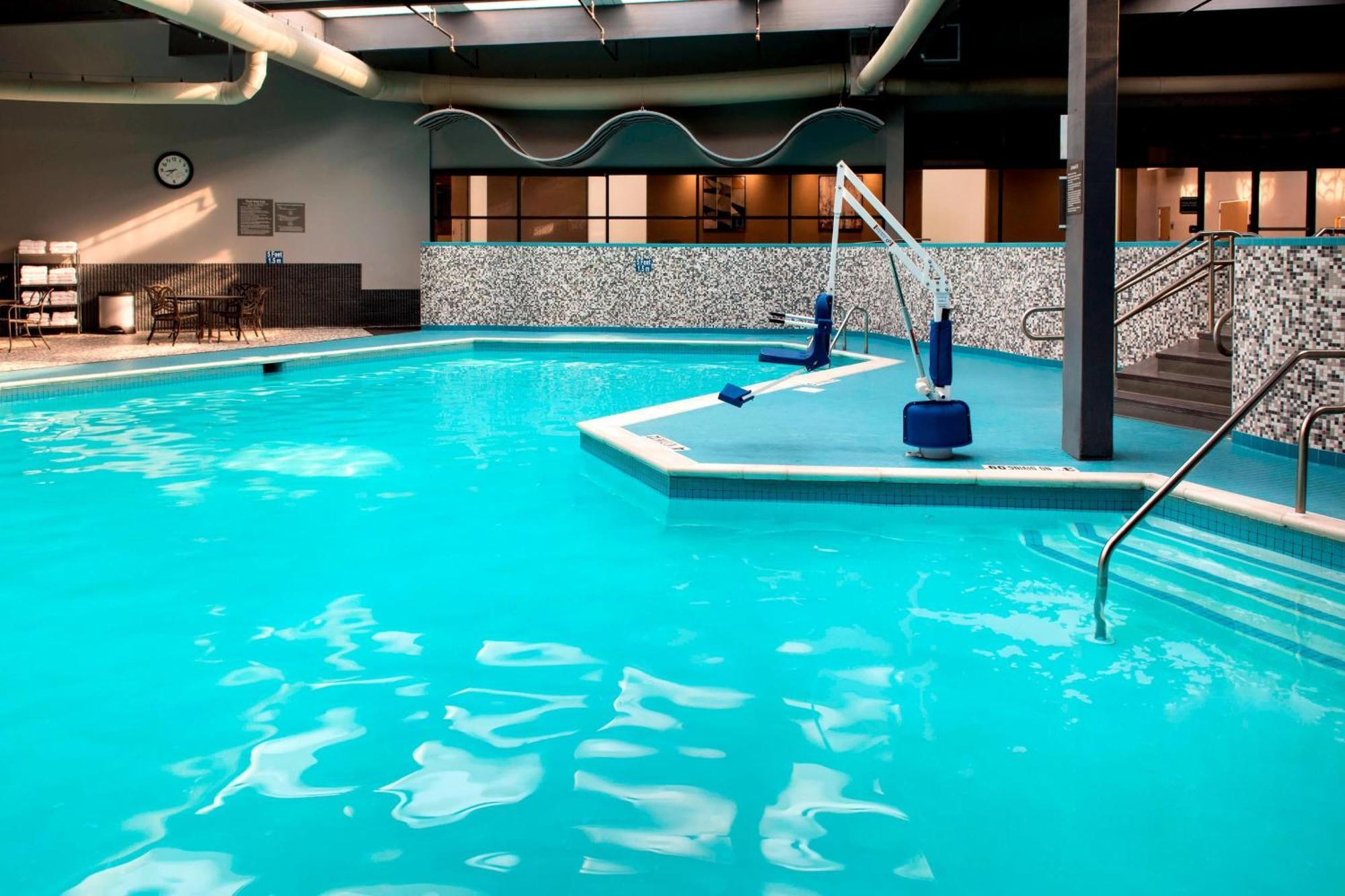 Delta Hotels By Marriott יוטיקה מראה חיצוני תמונה