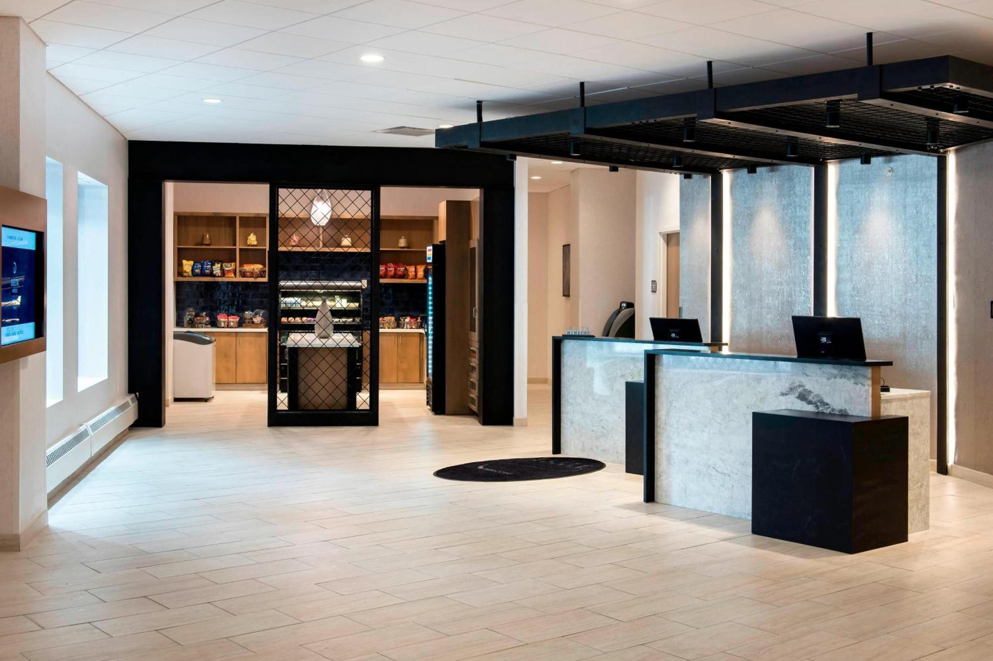 Delta Hotels By Marriott יוטיקה מראה חיצוני תמונה