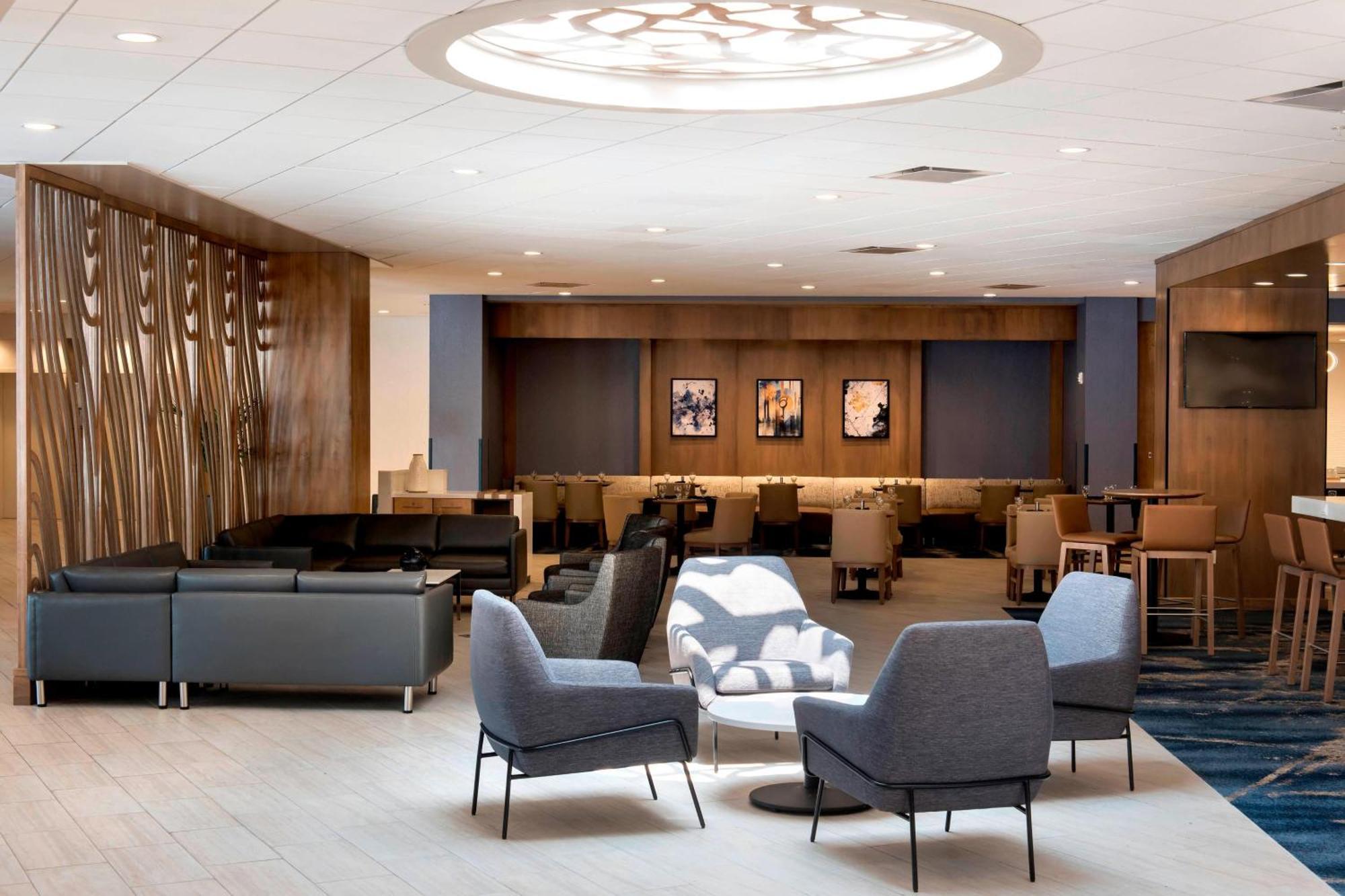 Delta Hotels By Marriott יוטיקה מראה חיצוני תמונה