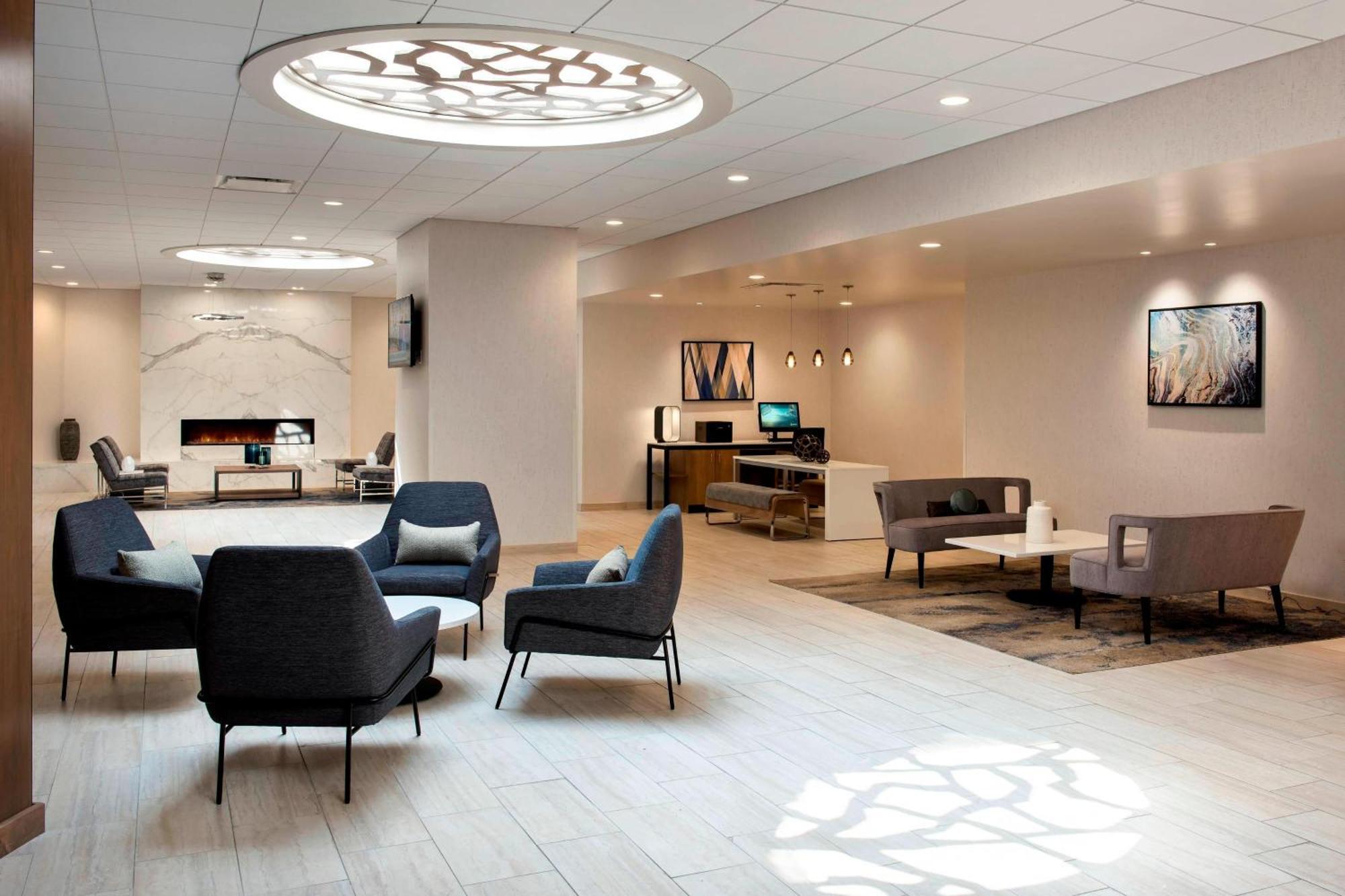 Delta Hotels By Marriott יוטיקה מראה חיצוני תמונה