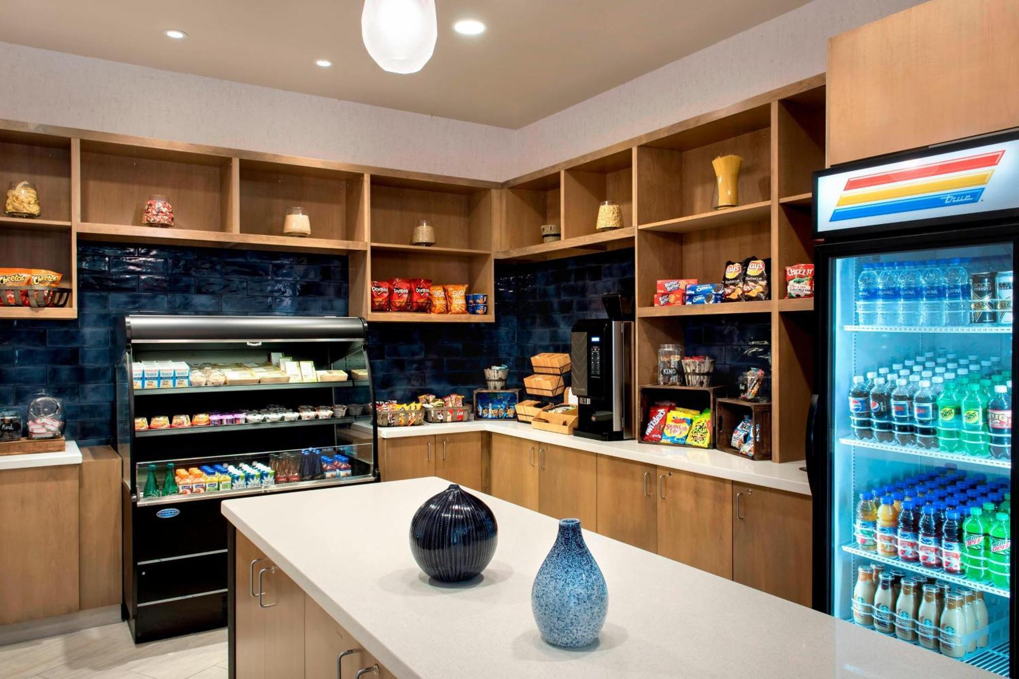 Delta Hotels By Marriott יוטיקה מראה חיצוני תמונה