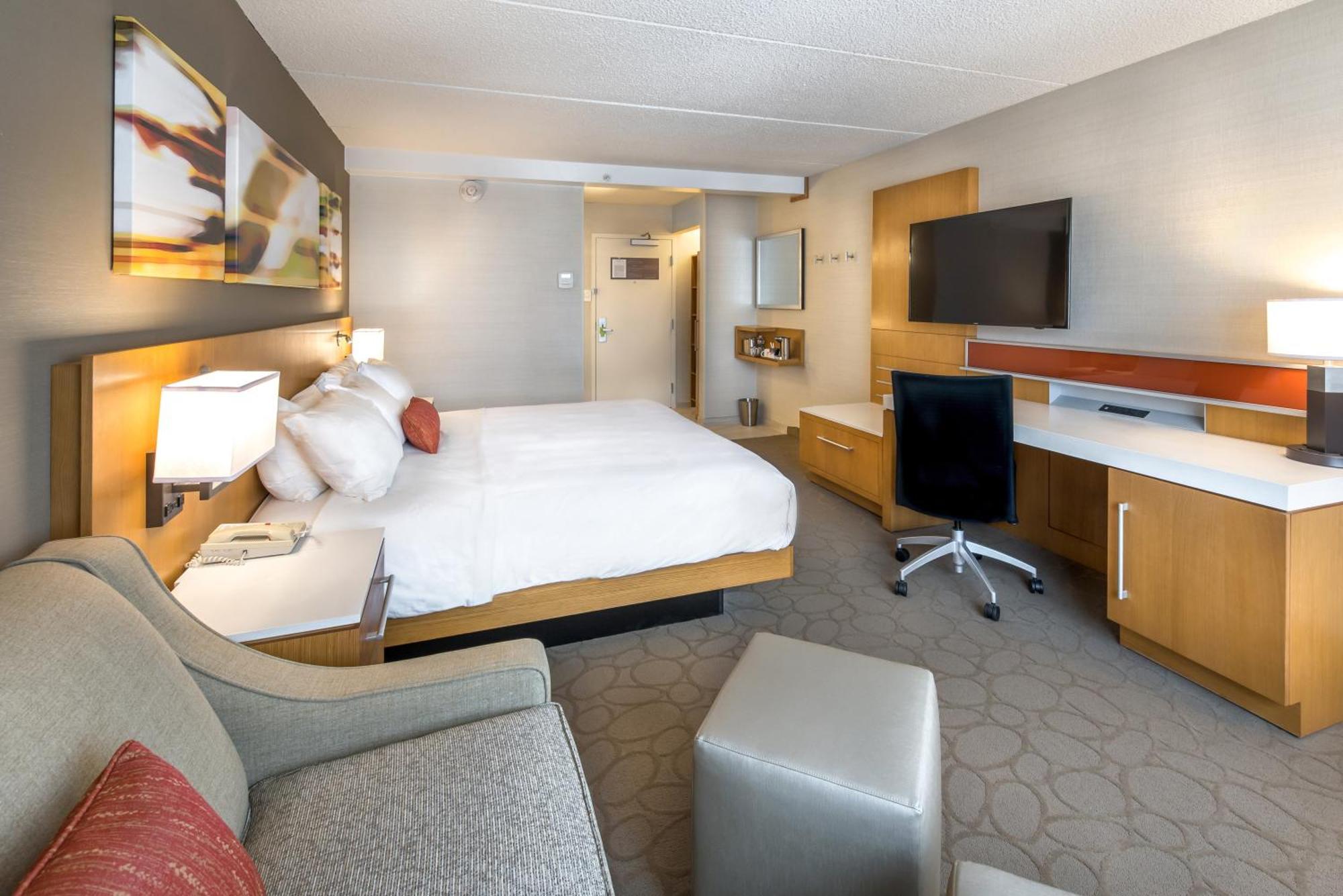 Delta Hotels By Marriott יוטיקה מראה חיצוני תמונה