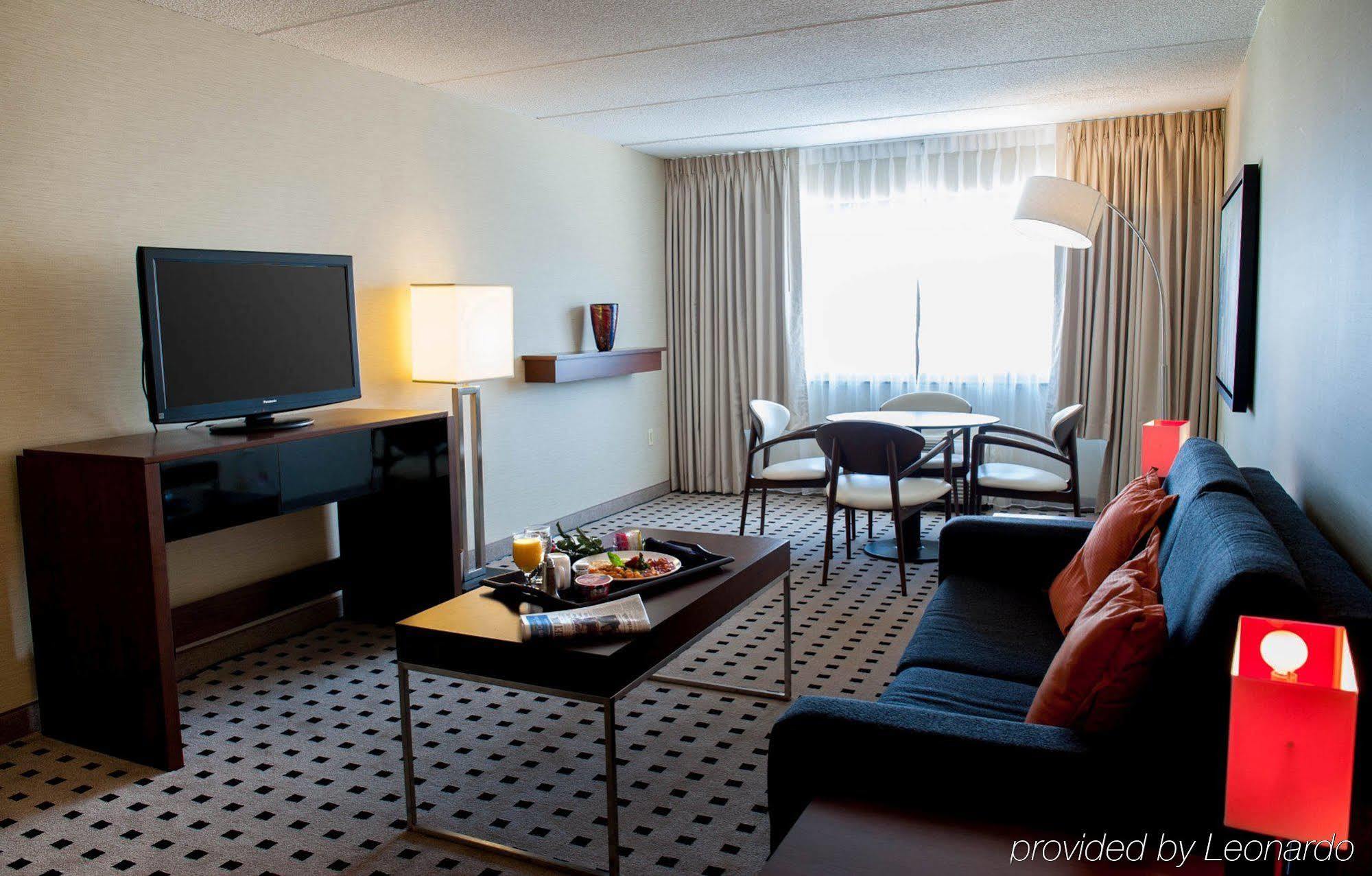 Delta Hotels By Marriott יוטיקה מראה חיצוני תמונה